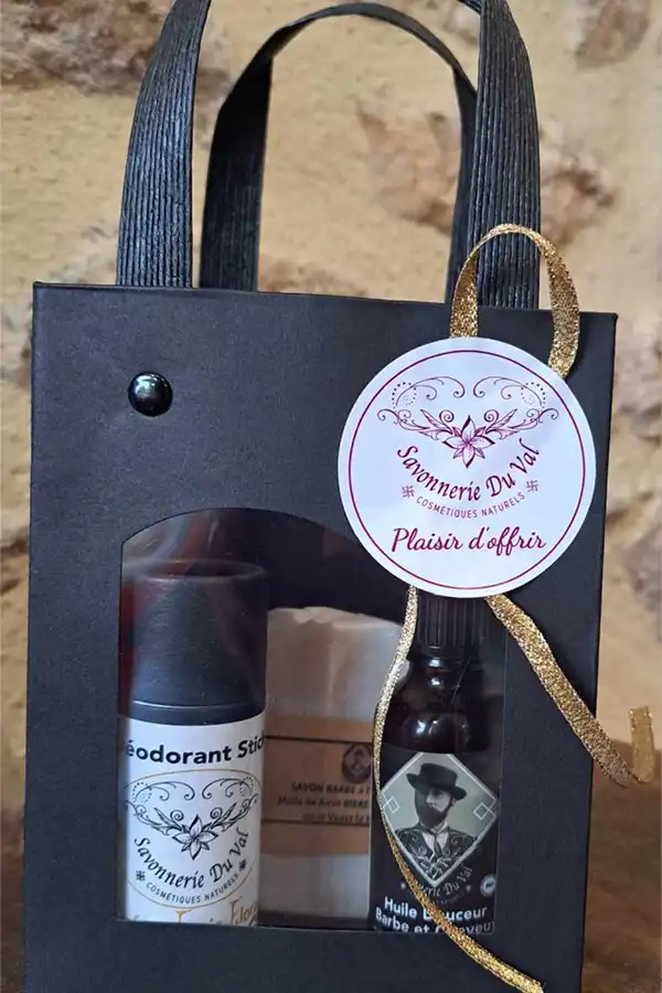 COFFRET-CADEAU-Barbe-Savon-Barbe-Huile-Barbe-et-deodorant-Frais-Fruite-Floral COFFRET-CADEAU-Barbe-Savon-Barbe-Huile-Barbe-et-deodorant-Frais-Fruite-Floral
