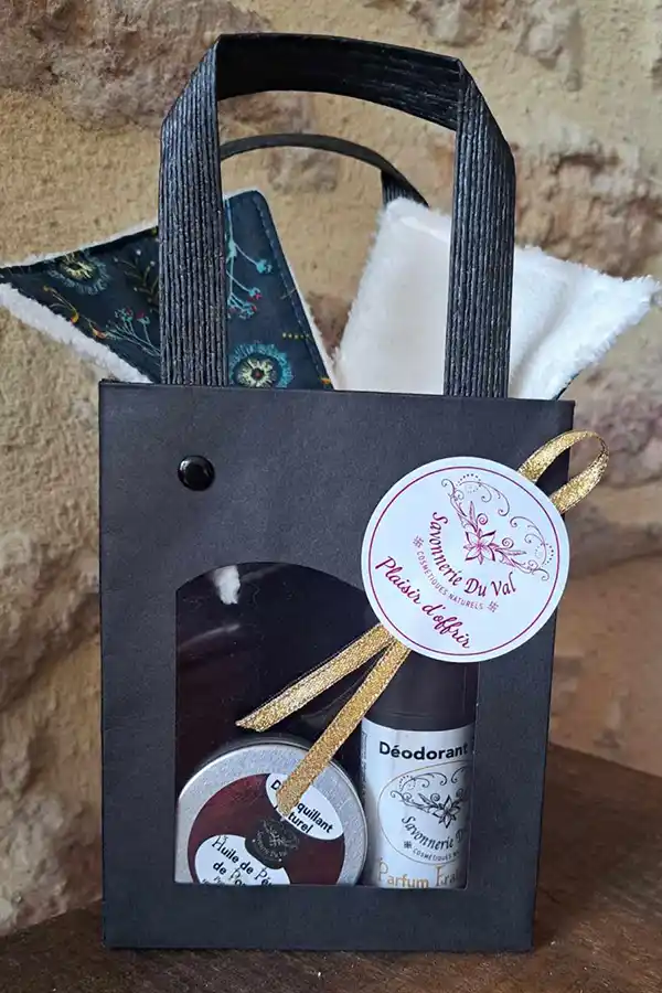 COFFRET CADEAU Démaquillant Lingettes Bambou et Déodorant Floral Fruité COFFRET-CADEAU-Demaquillant-Lingettes-Bambou-et-Deodorant-Floral-Fruite