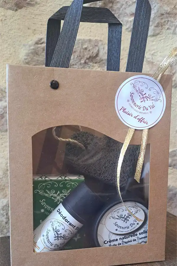 COFFRET CADEAU Crème solide, déodorant, Pierre ponce Coeur et exfoliant COFFRET-CADEAU-Creme-solide-deodorant-Pierre-ponce-Coeur-et-exfoliant