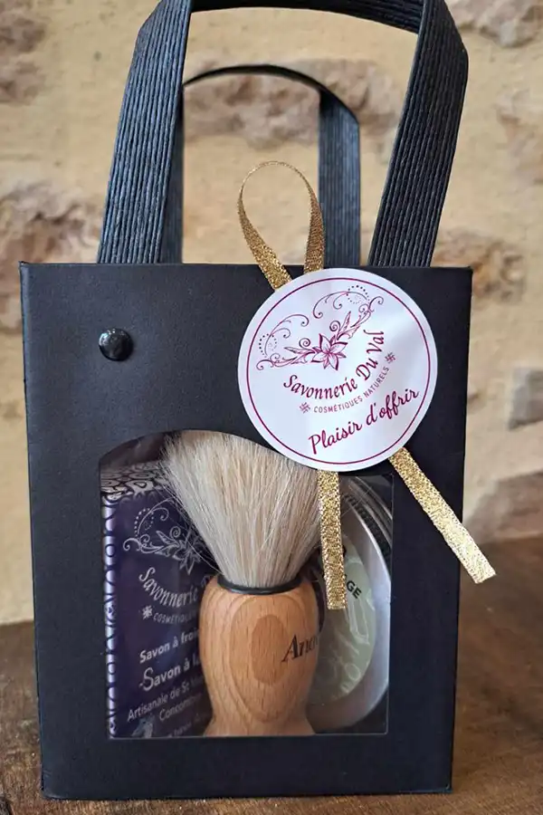 COFFRET-CADEAU-HOMME-Rasage-blaireau-et-savon