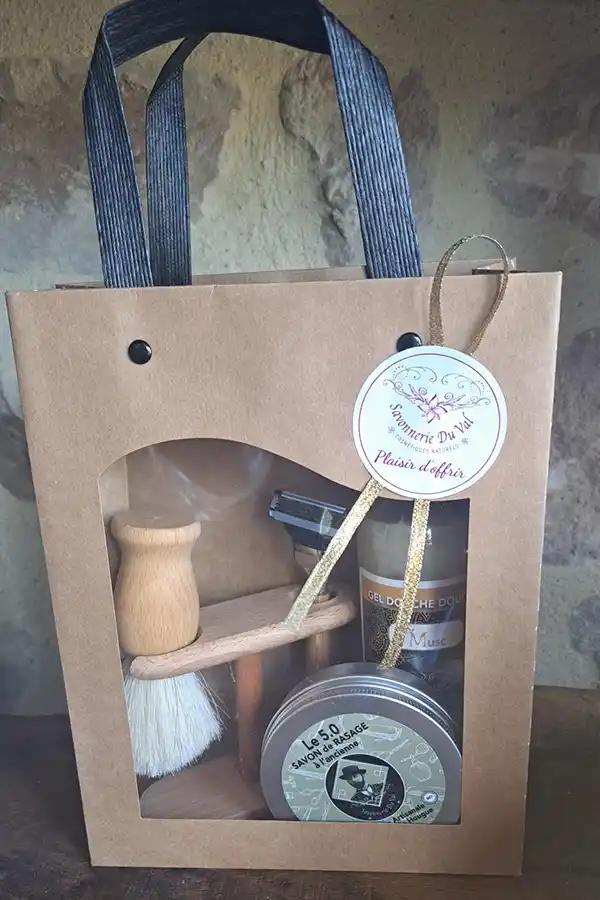 COFFRET CADEAU Homme rasage et douche COFFRET-CADEAU-Homme-rasage-et-douche